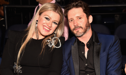 Ex-marido de Kelly Clarkson morre aos 48 anos, diz site