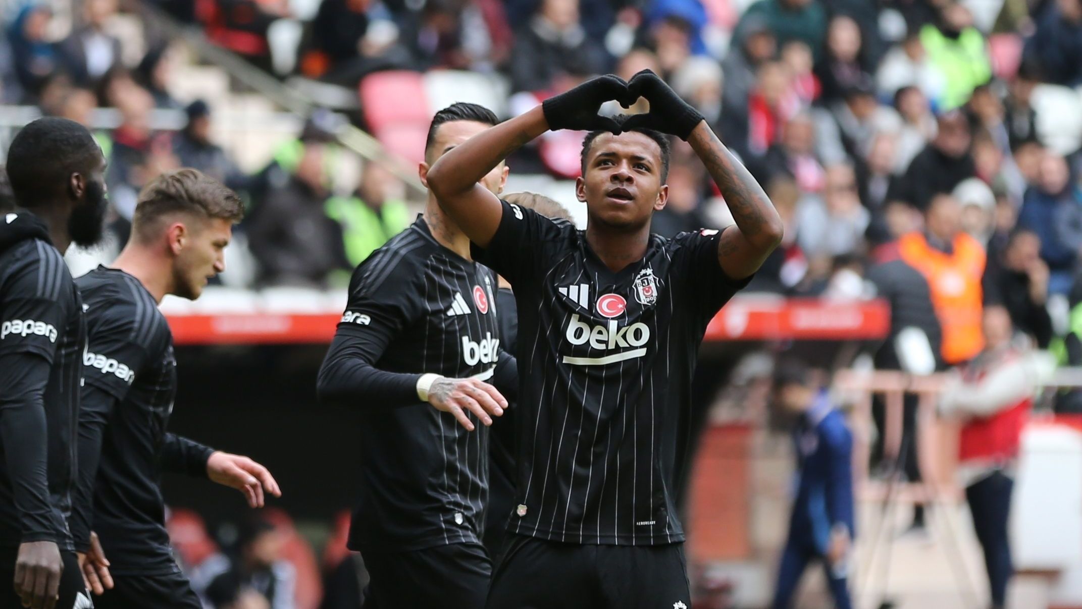 Keny Arroyo, jogador do Besiktas e alvo do Cruzeiro