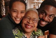 Taís Araújo e Lázaro Ramos recebem viúva de Nelson Mandela em casa