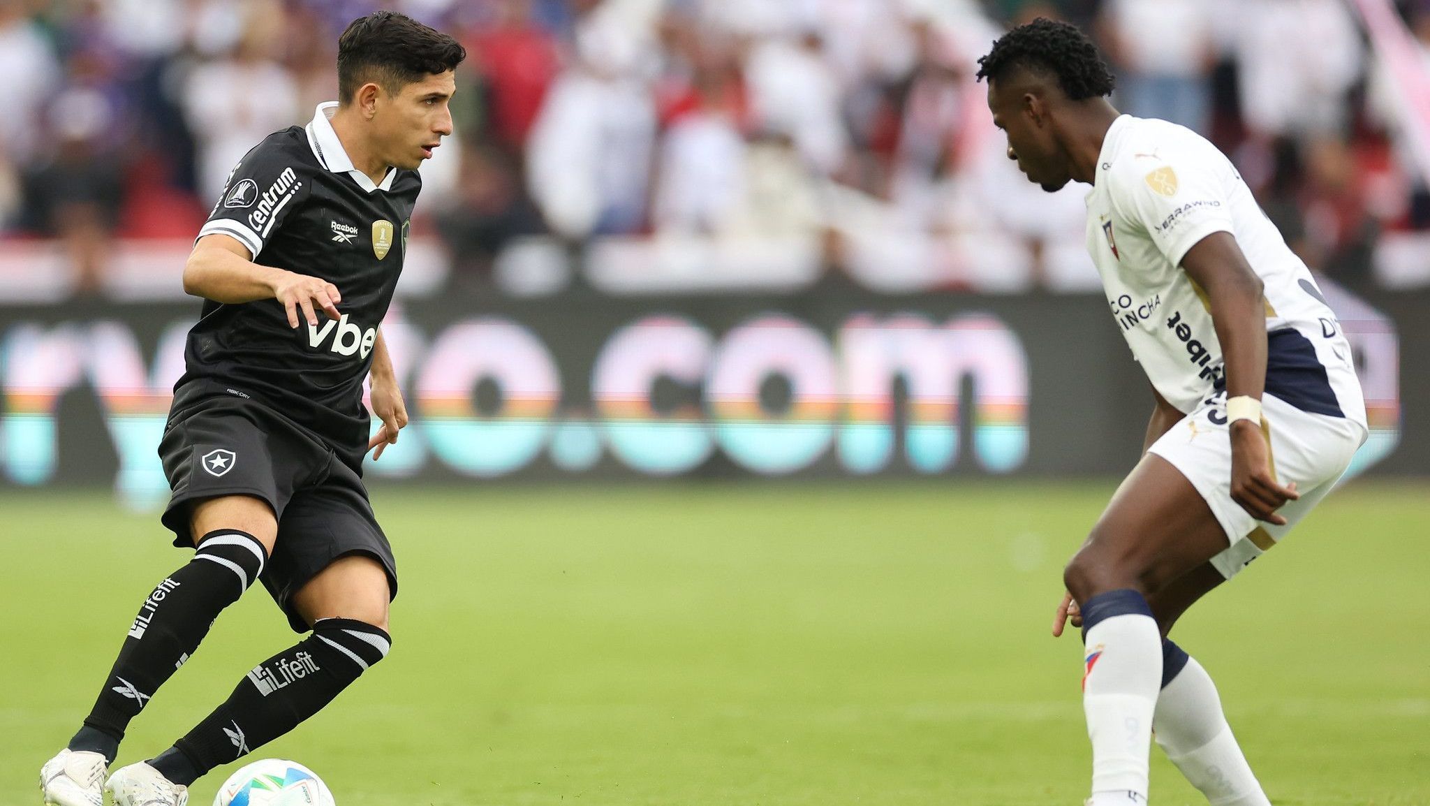 Partida entre LDU e Botafogo, pelas oitavas da Libertadores