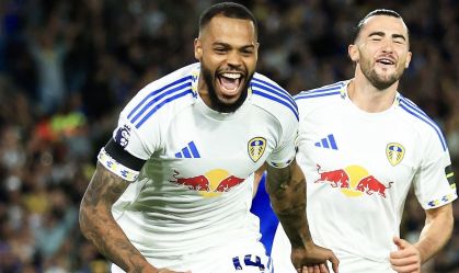 De volta à Premier League, Leeds United bate Everton na estreia de Grealish