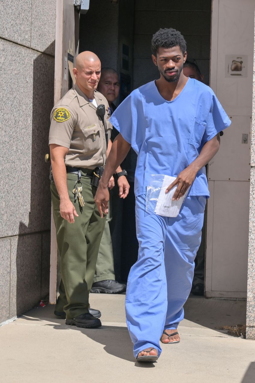 Lil Nas X deixa prisão após pagar fiança de mais de R$ 400 mil • MEGA/GC Images
