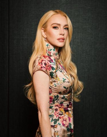 Lindsay Lohan com vestido chinês • Instagram/Lindsay Lohan