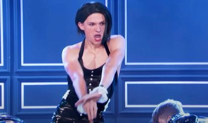 Tom Holland diz ter usado meia da avó em lip sync de "Umbrella", da Rihanna