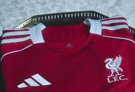 Liverpool lança novas camisas da Adidas para a temporada 2025-26