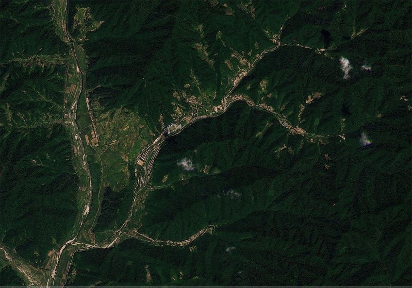 Uma imagem de satélite fornecida pelo Planet Labs mostra a Base Operacional de Mísseis Sinpung Dong na Coreia do Norte • Planet Labs via CNN Newsource