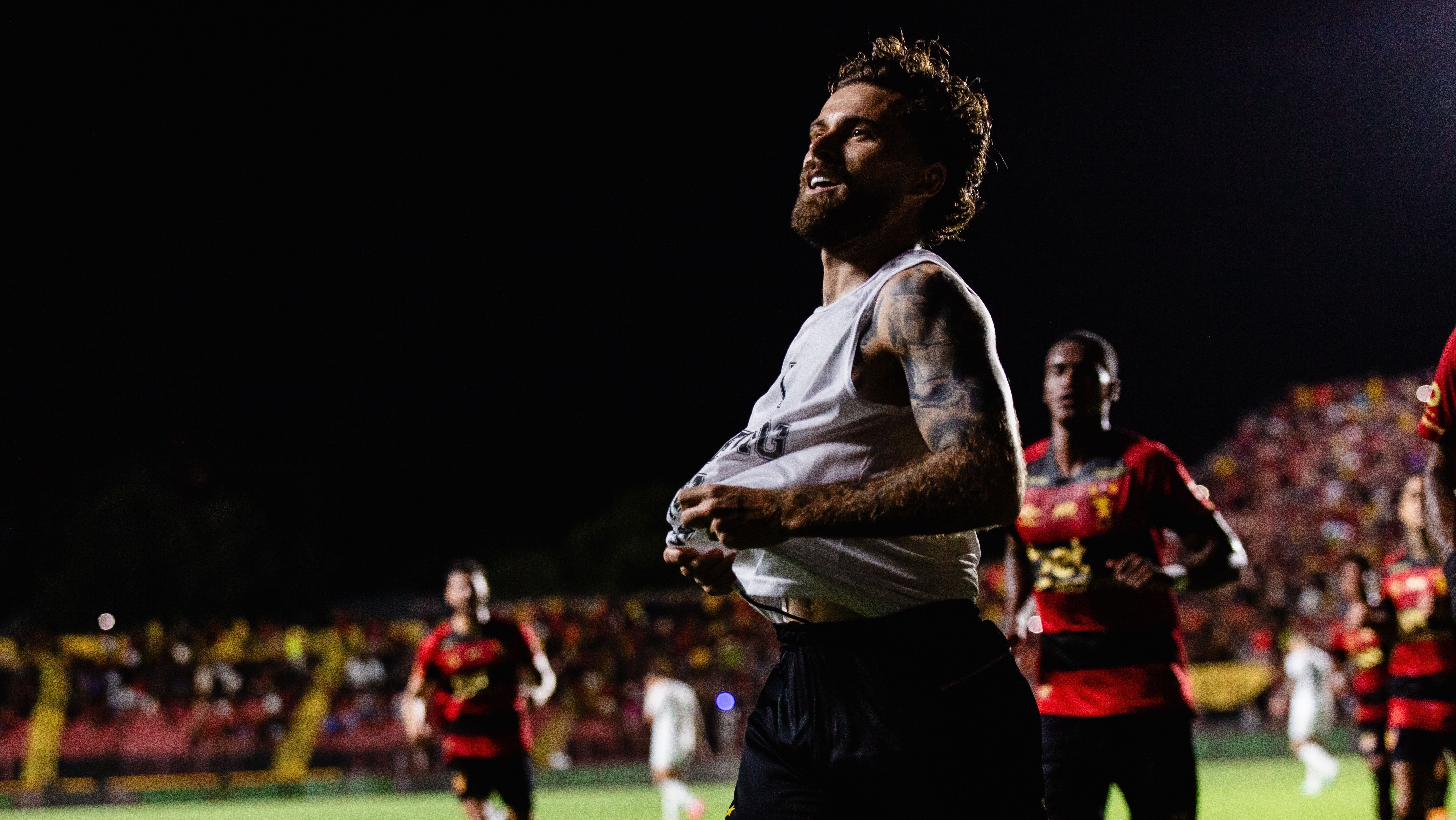 Lucas Lima comemorando gol de empate contra o Vasco no Brasileirão