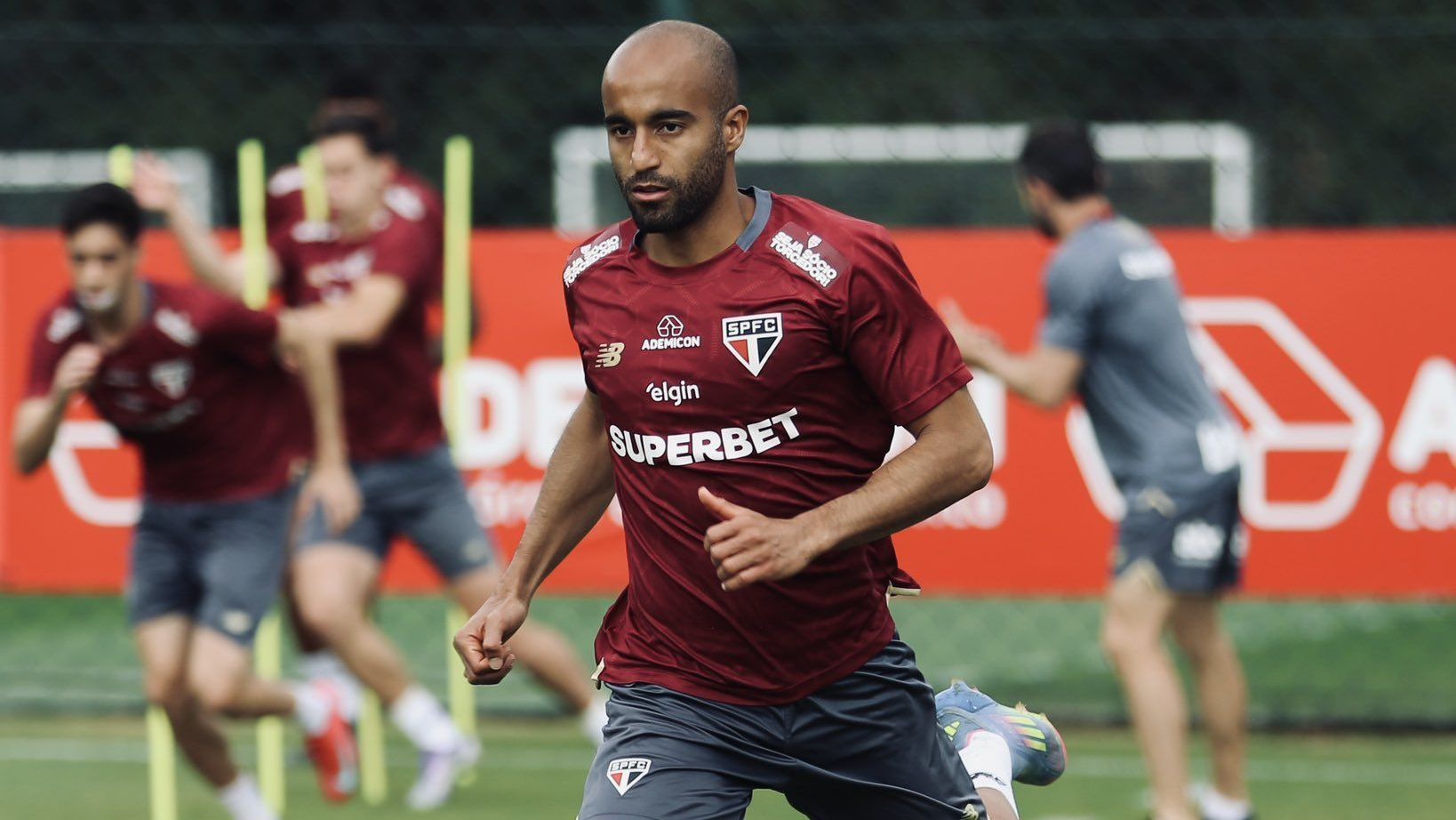 Lucas Moura em treino do São Paulo