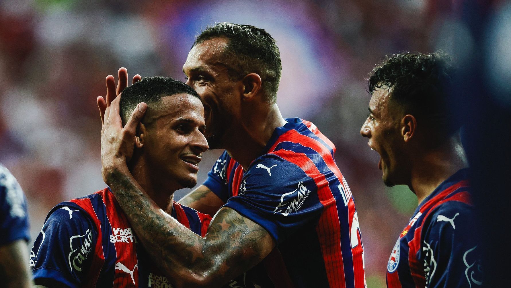 Luciano Juba comemora o gol do Bahia contra o Fluminense, nas quartas de final da Copa do Brasil