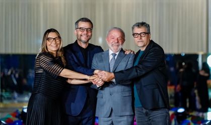 "O Agente Secreto" é exibido no Palácio da Alvorada; Lula posa com elenco