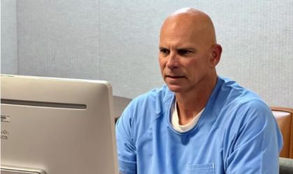 Lyle Menendez tem liberdade condicional negada um dia após irmão