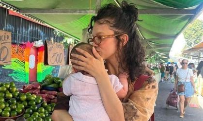 Manu Gavassi posta foto rara com filha e diz: "A vida é perfeita"