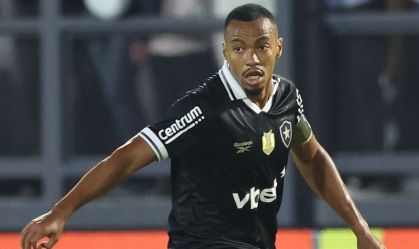 Botafogo atualiza quadro médico de Marlon Freitas; veja gravidade da lesão