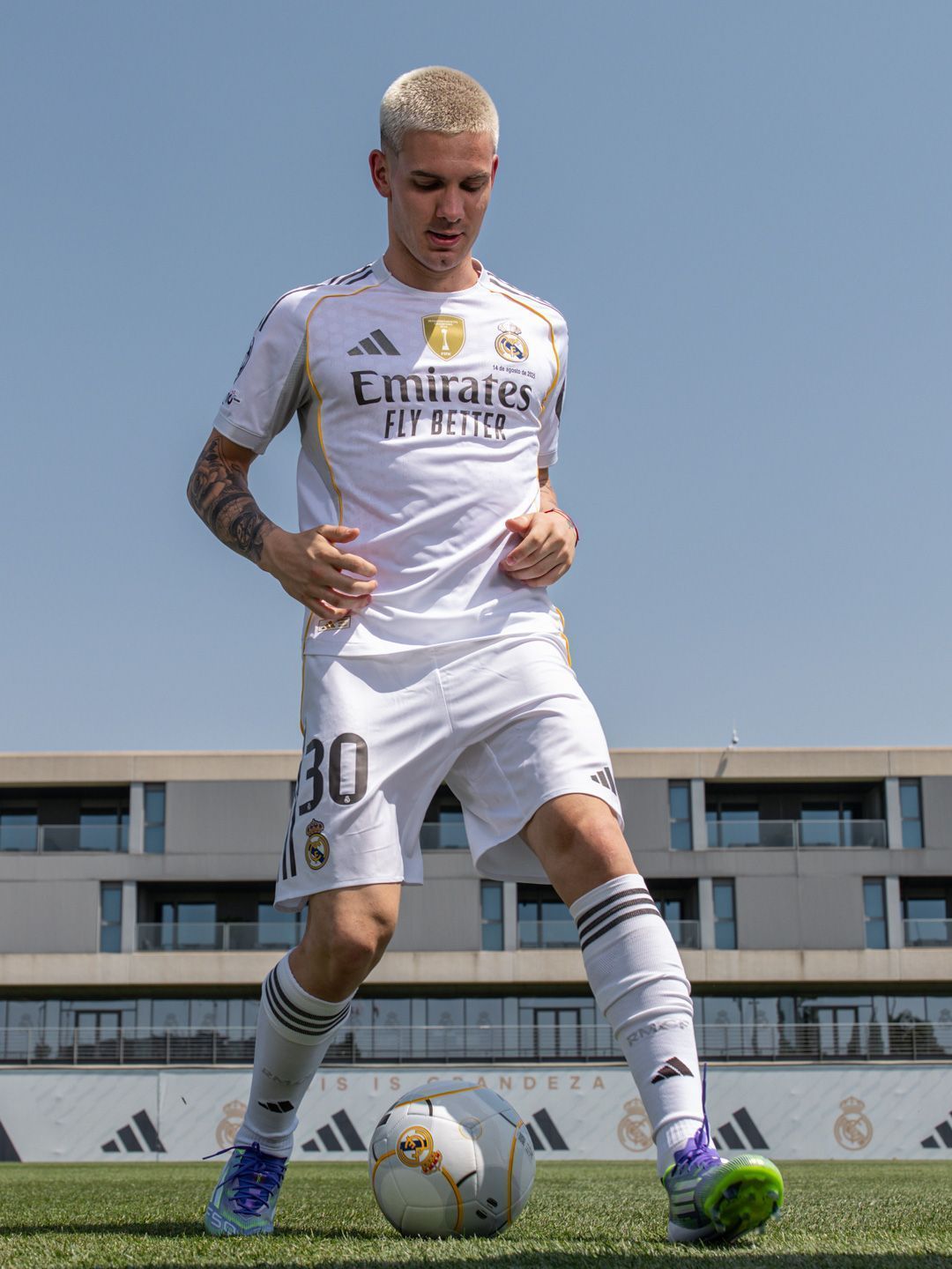 Novo reforço do Real Madrid exalta ídolo do Barcelona em