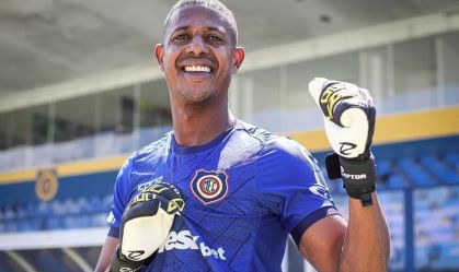 Digno de Oscar: goleiro protagoniza cena inusitada na Série D; veja
