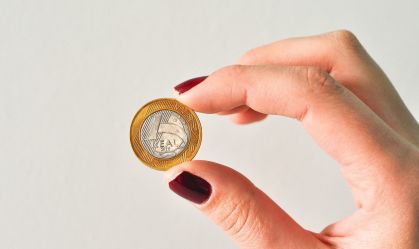 A queda do diferencial de juros e a desvalorização do real em 2024-2025