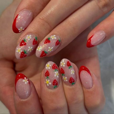 Ideias de unha na estética de morango do amor • Reprodução/Pinterest