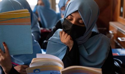 Entenda como funciona a educação das mulheres sob o regime do Talibã
