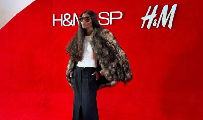 Naomi Campbell participa de festa de lançamento da H&M em São Paulo
