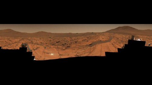Este mosaico com cores aprimoradas apresenta céus enganosamente azuis da missão do rover Perseverance da Nasa em Marte