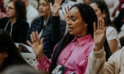 Ex-BBB Natália Deodato participa de retiro espiritual: "Encontro com Deus"