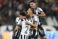 Botafogo goleia o Red Bull Bragantino em casa e segue na cola do G4