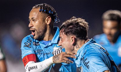 Luis Suárez se derrete por Neymar ao assistir jogo do Santos: "Grande"