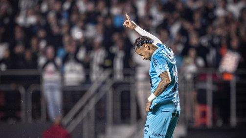 Neymar comemora gol em Santos x Juventude, pelo Brasileirão