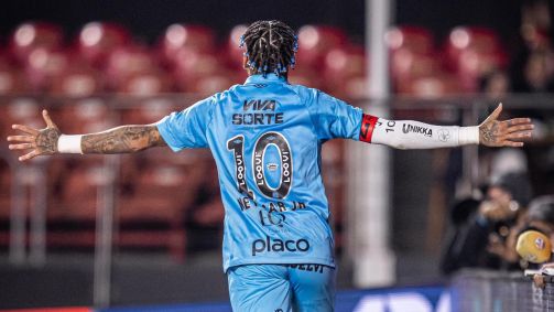 Neymar comemora gol em Santos x Juventude, pelo Brasileirão