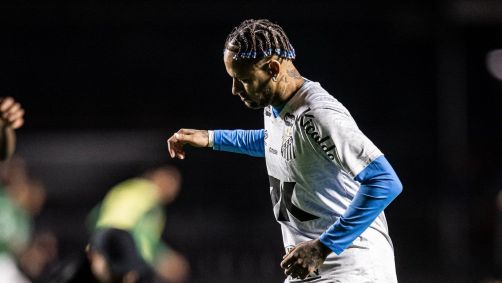 Neymar durante o aquecimento da partida entre Santos e Juventude, pelo Brasileirão