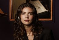 Alanis Guillen diz que luto pelo pai a ajudou em história de amor lésbico