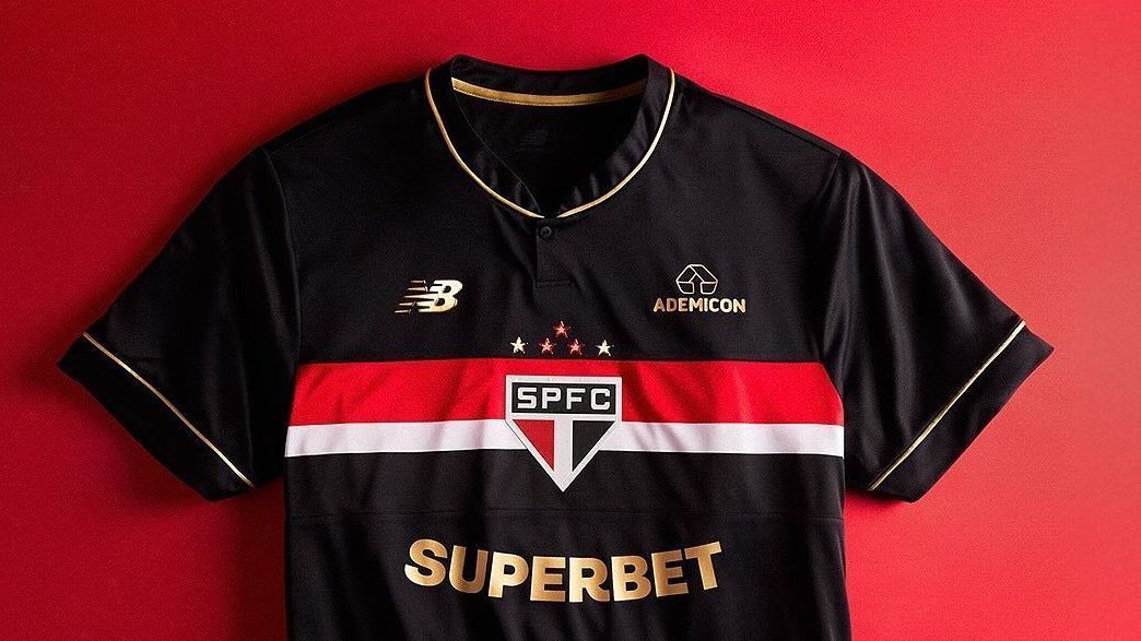 Nova terceira camisa do São Paulo, em homenagem ao uniforme de Rogério Ceni no Mundial de 2005
