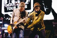 Família faz vaquinha e revela identidade de fã morto em show do Oasis