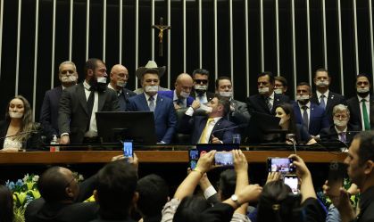 União e PP orientam parlamentares a não registrar presença em plenário