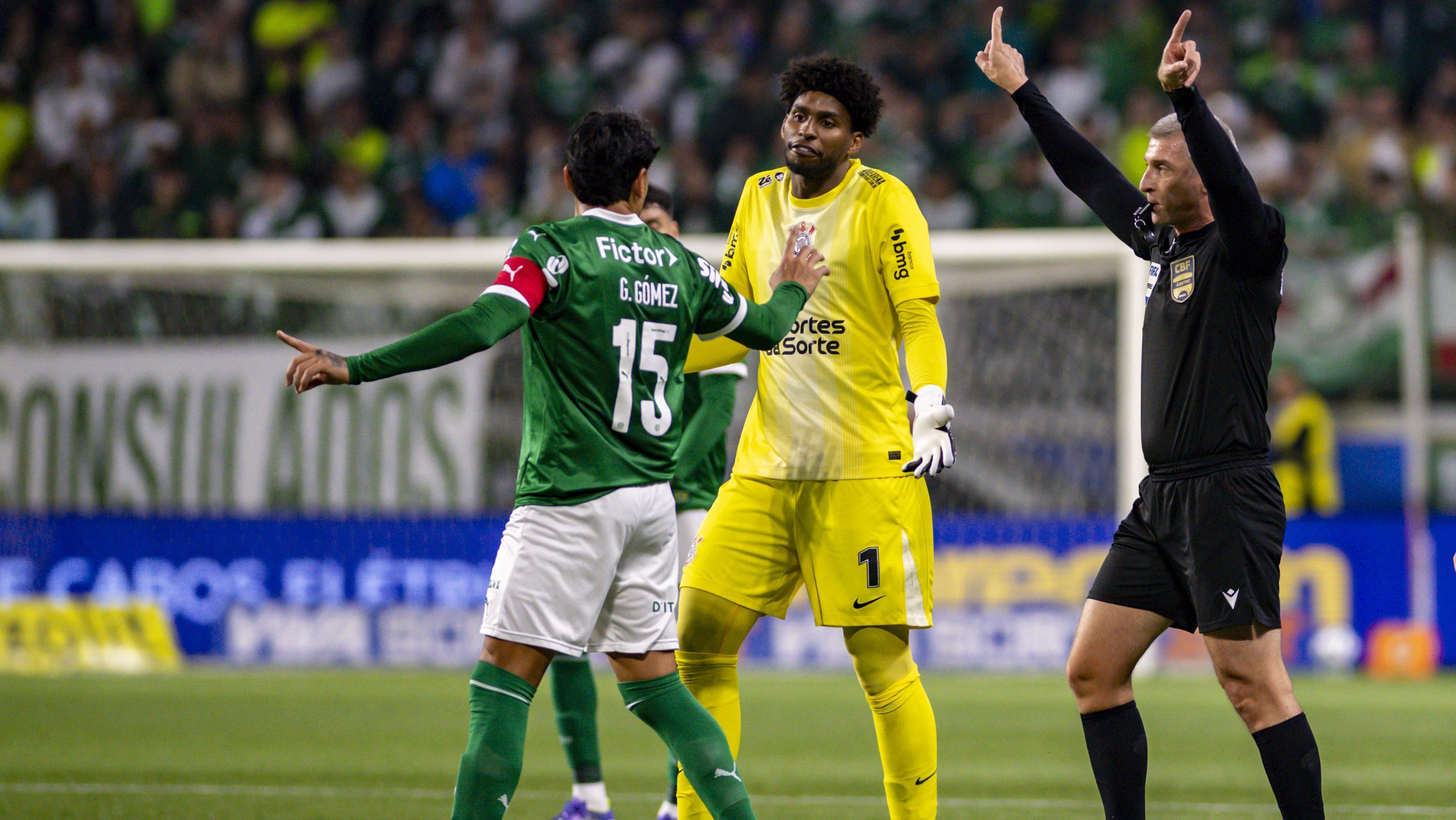 Discussão em Palmeiras x Corinthians pela Copa do Brasil