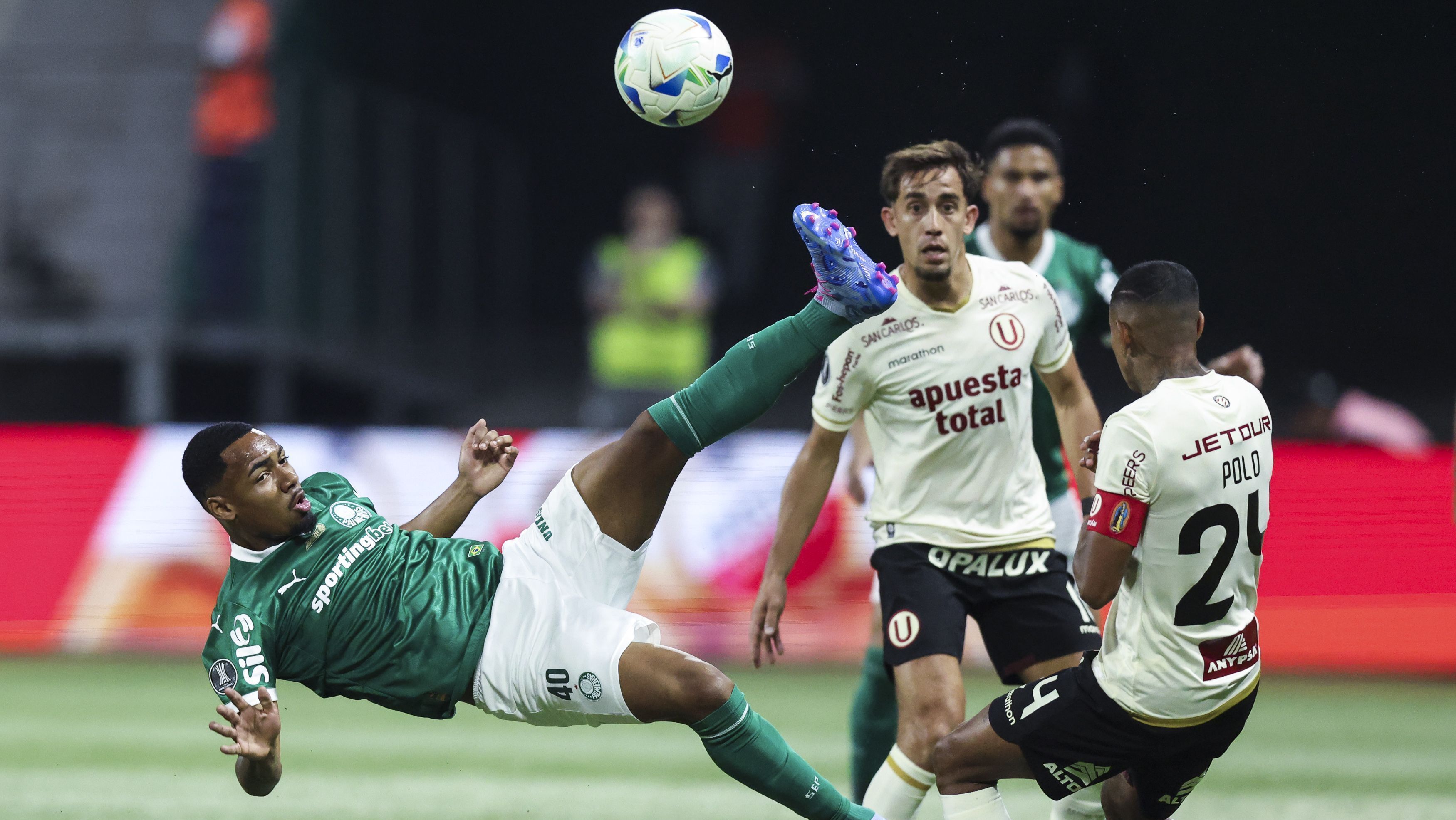 Lance de Palmeiras x Universitario pela Libertadores