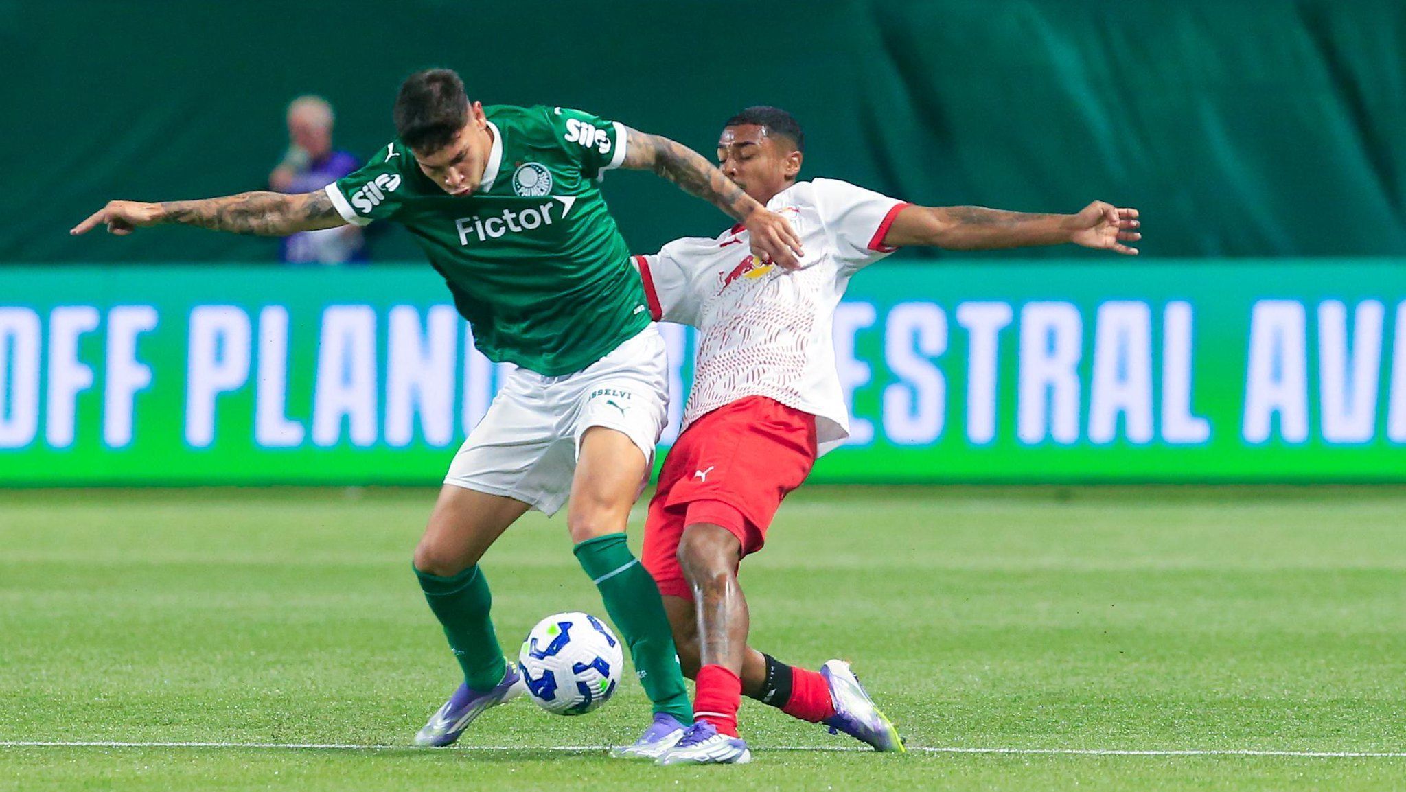Duelo entre Palmeiras e Red Bull Bragantino, válido pela final do Brasileirão Sub-20