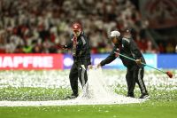 Inter é denunciado por "chuva" de papel picado contra Flamengo