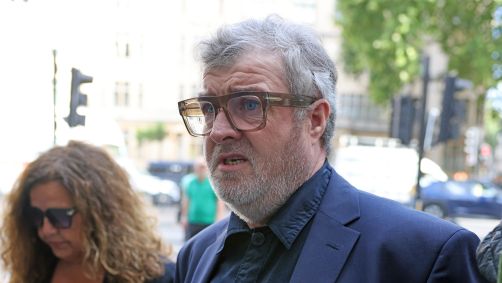 Paul Gallagher chegando ao tribunal de Westminster, em Londres, nesta quarta-feira (27)