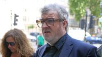 Irmão de Liam e Noel Gallagher acusado de estupro vai a tribunal; entenda