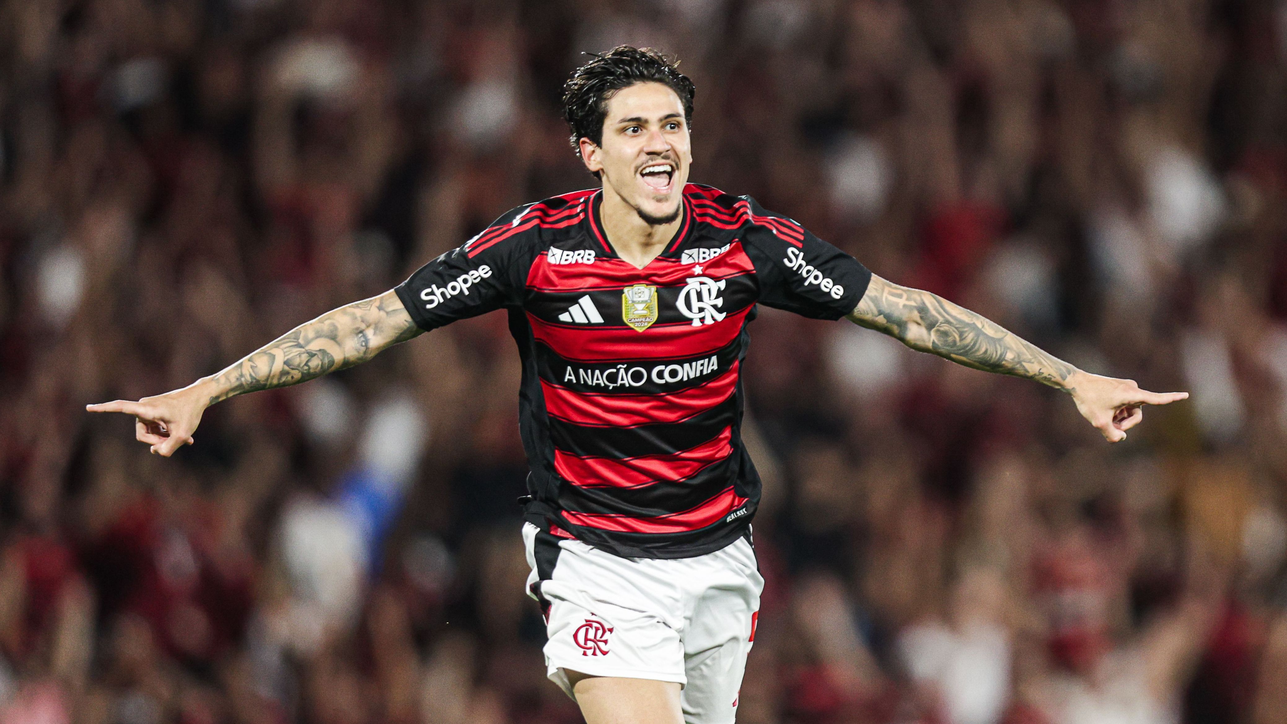 Pedro comemora gol contra o Vitória no Maracanã