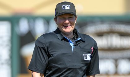 Juíza de 48 anos se tornará primeira mulher a arbitrar jogo da MLB
