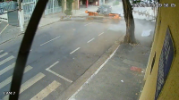 Vídeo: carro quase é atingido após queda de guindaste em SP