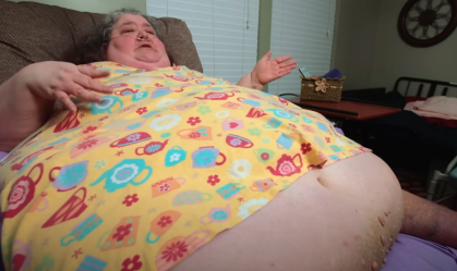 Joyce chegou ao seu peso máximo aos 44 anos, 334 quilos, medindo 1,50 metros de altura