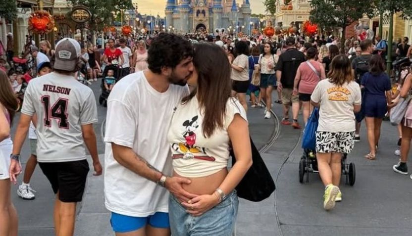 Nattanzinho posa ao lado de Rafa Kalimann na Disney • Instagram / Nattanzinho