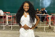 Lorena Raissa, rainha de bateria da Beija-Flor, dá à luz 1º filho