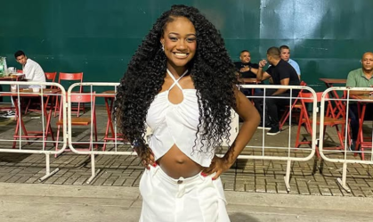 Lorena Raissa, rainha de bateria da Beija-Flor, dá à luz primeiro filho