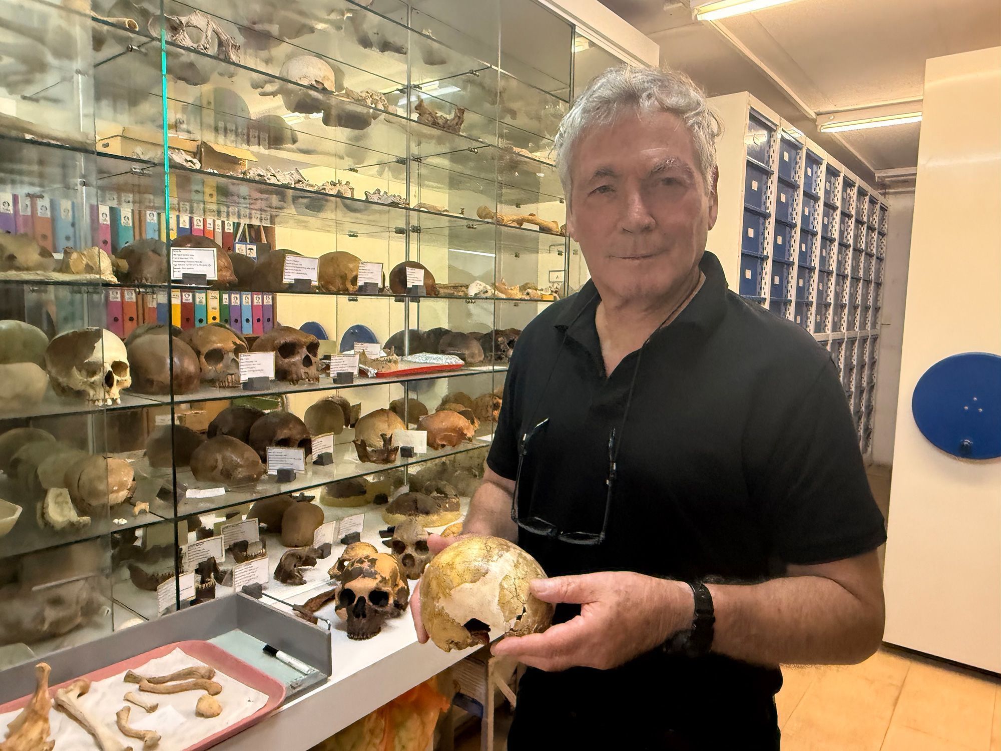 O autor sênior do estudo, Dr. Israel Hershkovitz, diz que os neandertais e o Homo sapiens podem ter cruzado quase 100.000 anos antes do que se pensava • Tel Aviv University via CNN Newsource