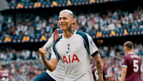Richarlison comemora o gol em Tottenham x Burnley, na primeira rodada da Premier League 2025-26