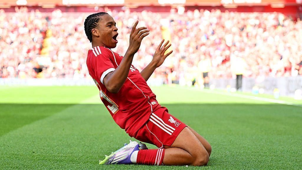 Rio Ngumoha em ação pelo Liverpool
